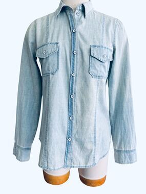BLOSSOM & CLOVER Wm S Light Blue Button Up Long Sleeve Light Weight Denim Shirt